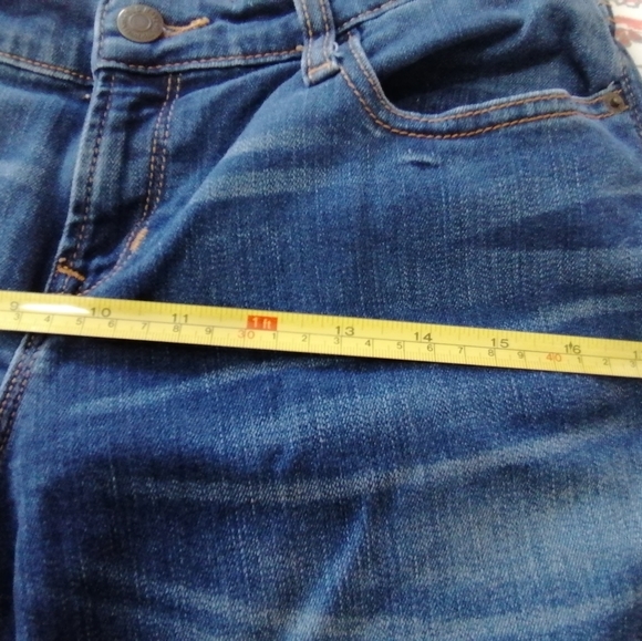Old Navy Boyfriend Skinny Jeans - Picture 7 of 10